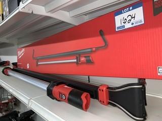 12 Volt Milwaukee Under Hood Bar, No Battery.