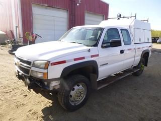 2007 Chevy 2500 4X4 Pickup C/w 6.0 Vortec, A/T. Showing 486,939kms. VIN 1GCHK29U87E196989. *Note: Missing Bumper, Bent Running Board, Missing Rear Seat*