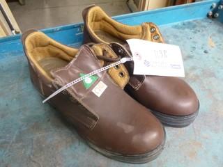 Royer Size 5 Steel Toe Shoes *Unused*