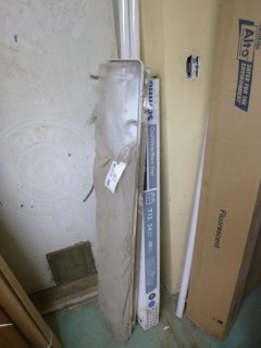 Peerless DCC-4-132 Light Fixture C/w Philips T12 48in Fluorescent Bulbs