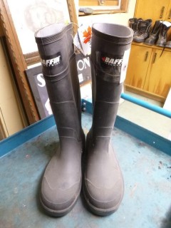 Baffin Size 4 Steel Toe Rubber Boots *Unused*