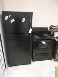 General Electric Company Fridge/Freezer C/w Fridgidaire Stove