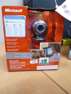 Microsoft LifeCam VX3000 w/ Built In Microphone