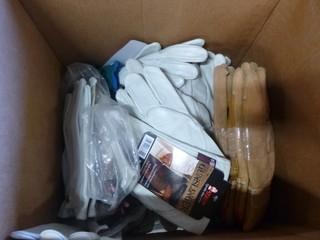 Qty Of Medium And Large Work Gloves