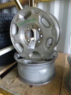 (2) 17in Rims