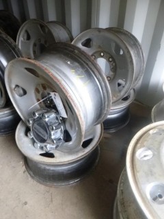 Qty Of (4) 17in Rims C/w Covers