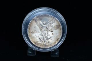 1984 Mexico One Onza .999 Fine Silver.