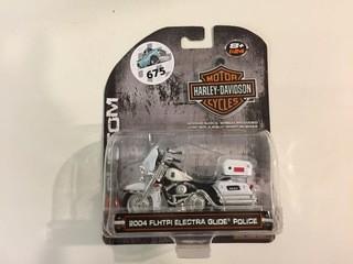 Maisto Harley Davidson 2004 FLHTPI Electra Glide Police Diecast Model, 1:24 Scale.