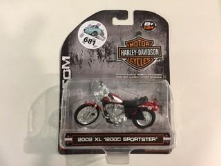 Maisto Harley Davidson 2002 XL 1200C Sportster Diecast Model, 1:24 Scale.