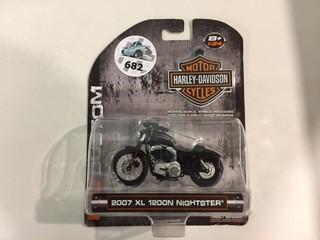 Maisto Harley Davidson 2007 XL 1200N Nightster Diecast Model, 1:24 Scale.