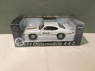 Crown Premiums 1971 Oldsmobile 4-4-2 Diecast Coin Bank, 1:24 Scale.