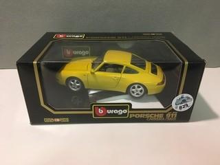 Burago 1993 Porsche 911 Carrera Diecast Model, 1:18 Scale.