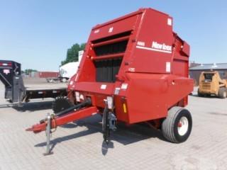 New Idea 4665 Round Baler