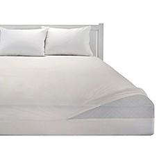 BEDDING ESSENTIALS(TM) VINYL ZIPPERED QUEEN MATTRESS PROTECTOR