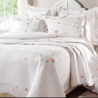 Lark Manor Hellebore Cotton Quilt Set - Full/Queen (LRKM3965_24073181)
