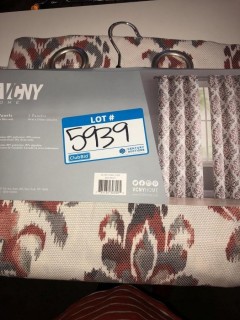 VCNY Home Alton Panel Set of 4 Red Multi 