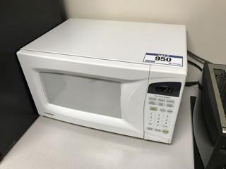 Lot of Microwave, 1-Slice Toaster, Toaster Oven