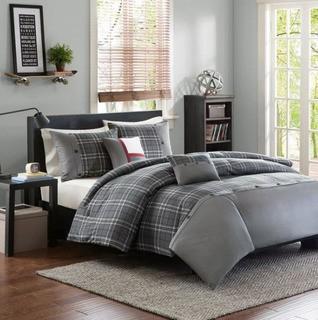 Daryl Duvet Cover Set in Grey by Intelligent Design - King / Cal King