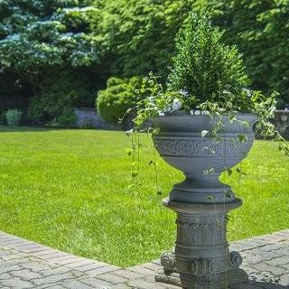 Charlton Home Hoch Resin Urn Planter (PLON1127) - Concrete Grey