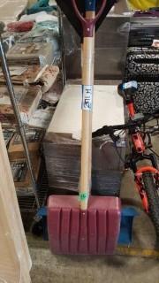 Lot 2 Rakes & 2 Snow Shovels - Fall Bundle (9-48)