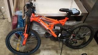Huffy - Rockcreek - Kids - 20" Mountain Bike w/Front & back Suspension - Orange