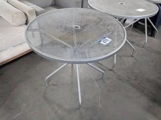 Round Metal Patio Table 31" Dia x 30" Tall