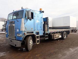 1992 Freightliner Single Axle Deck Truck. Cat Diesel Engine, 15-Speed Transmission, Aluminum budd wheels, 11R22.5 Tires, 12,000lbs Front Axle, 20,000lbs Rear Axle, Flip Over Gooseneck, 18' Deck. Showing 929,569kms. VIN 2FUPAXYB3NV600566.