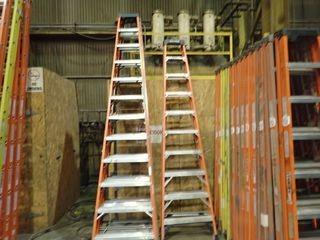 Fiberglass/Aluminum 10' Step Ladder. 