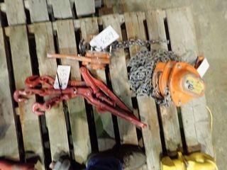 Lot of 750Kg Chain Hoist, 3/4-ton Chain Come-along and 2 Boomers. 