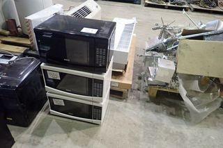 Lot of 3 RCA Microwaves.