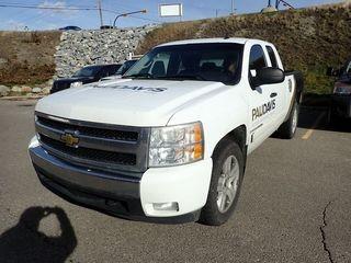 2008 Chevrolet Silverado 1500 Extended Cab Pickup Truck. Gas Engine, Automatic Transmission, Short Box, Showing 247,051kms. VIN 2GCEC19J581226209. **WINDSHIELD HAS BEEN REPLACED**