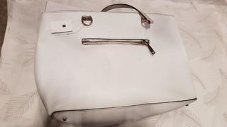 GUESS KIZZY TOTE - White - Oine Strap Broken