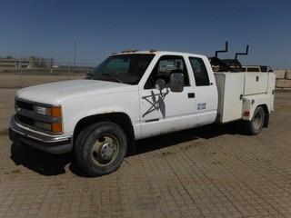 1997 Chev 3500 Extended Cab Service Truck c/w 7.4L, Auto, A/C, Lift Gate. Showing 249,657 Kms.
S/N 1GCHC39J6VE168565