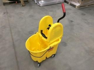 New Rubbermaid Down Press Mop Bucket