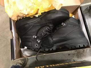 CAT Kitson SRX Work Boot Women Size: 6 **LOCATED IN EDMONTON** 