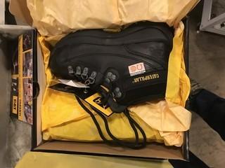 CAT Active Alaska Work Boot Women Size: 6 **LOCATED IN EDMONTON** 