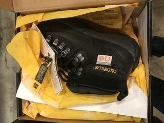 CAT Active Alaska Work Boot Women Size: 6 **LOCATED IN EDMONTON** 