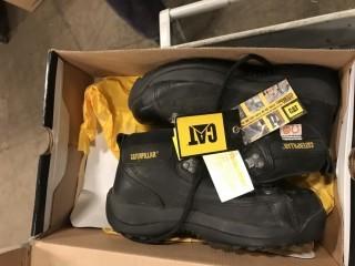 CAT Active Alaska Work Boot Women Size: 6.5 **LOCATED IN EDMONTON** 