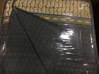 Grey/Green/White Quilt Set