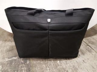 Victorinox Werks Traveler 5.0 Zippered Shoulder Bag w/Tablet pocket - Blk'