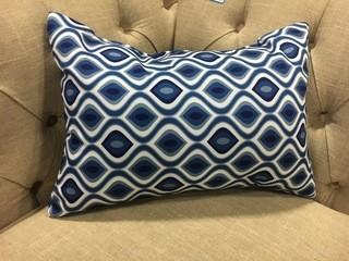 Ebern Designs Sydnee Ye Indoor/Outdoor Lumbar Pillow (LBJD7660_32124730)14x20"