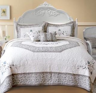 Nostalgia Home Fashions Agnes Bedspread (NOHM1210_11159407) Queen