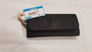 Adrianna Papell Blk Ladies Clutch Purse - Front Clasp Missing