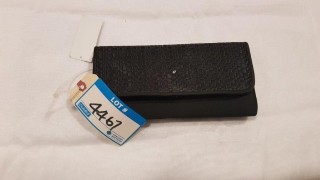 Adrianna Papell Blk Ladies Clutch Purse - Front Clasp Missing