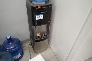 Black & Decker Hot/Cold Water Dispenser. 