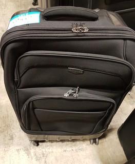 Ricardo 24" Spinner Luggage