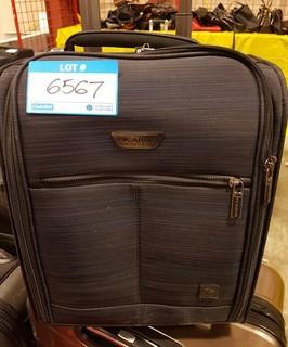 Ricardo 18" Spinner Luggage - As Is