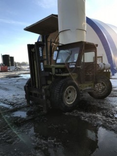 Clark CR60 6000LB Forklift C/W 2Stage Mast, Dual Wheels. SN CR60172710054 **PARTS ONLY**