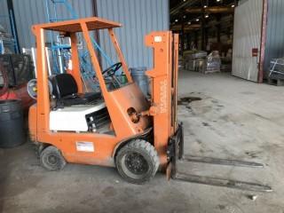 Toyota Forklift C/W 4 Cyl LPG, 42" Forks, 2 Stage, Canopy, Showing 8931 HRS. S/N 4U3FGC25-61135 AUCTIONEERS NOTE