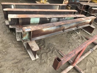 ((4) Steel Stands